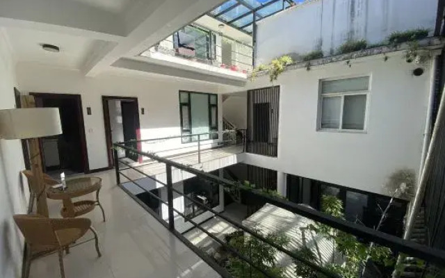 Hongling Shang Artist·Light Luxury Art·Book Zizaihai Courtyard Holiday Inn