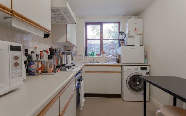 1 Bedroom Garden Flat in Bethnal Green