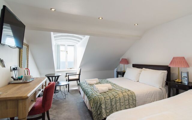 Gwesty'r Marine Hotel & Spa