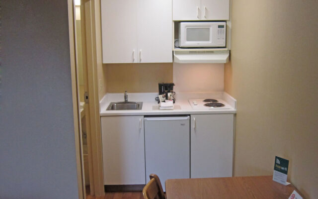 HomeTowne Studios by Red Roof Orlando - UCF Area