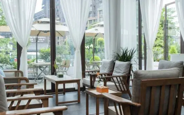 Emeishan Ximan Light and Elegant Resort Hotel
