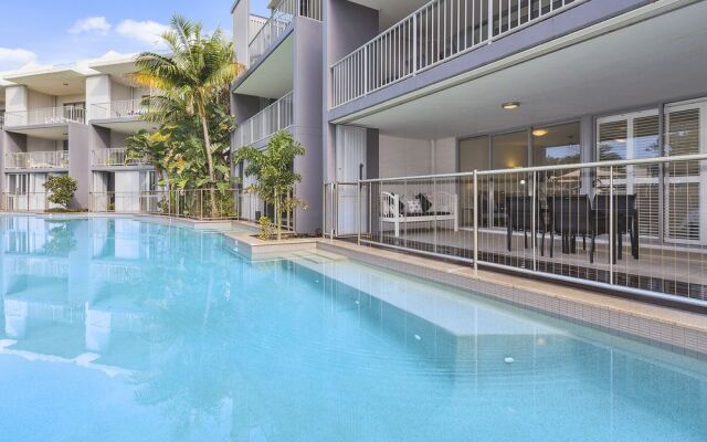 A Deluxe Swim Up - Drift Apartments South