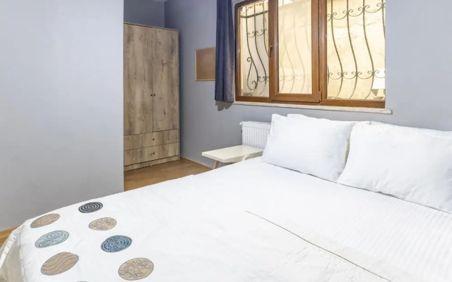 Flat With Backyard 6 min to Bostanci Show Center