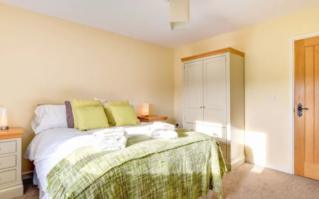 Holiday Home Cwm Tawel