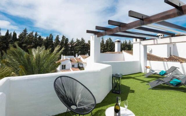 Exquisite Penthouse Suite with Rooftop Terrace