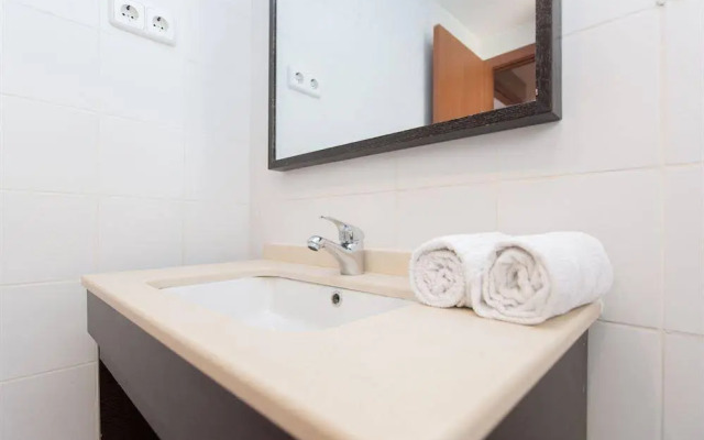 AinB Raval Hospital Apartments
