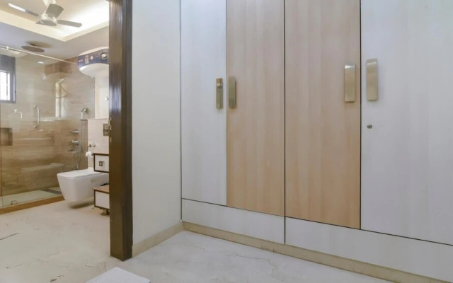 Royal Residence In Cyber City