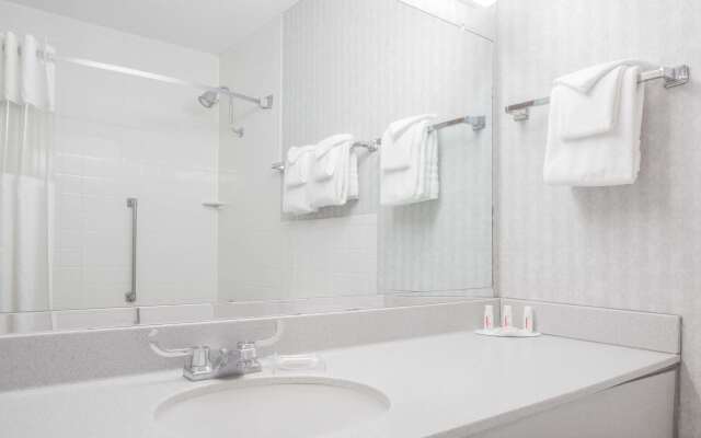 Ramada by Wyndham Angola/Fremont Area