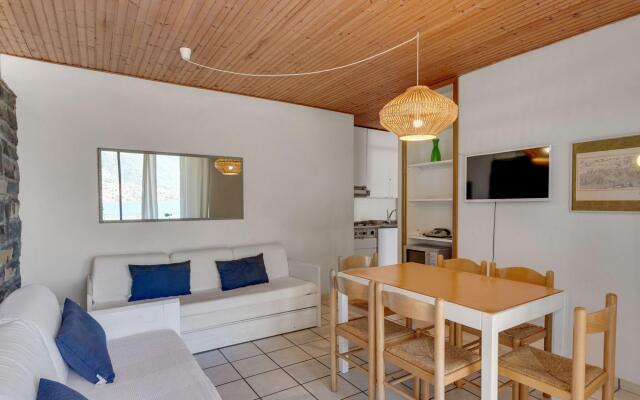 Spacious Apartment in Pognana Lario with Pool