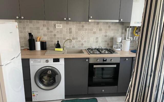 Lazar Towers Studios & Apartments near Palas