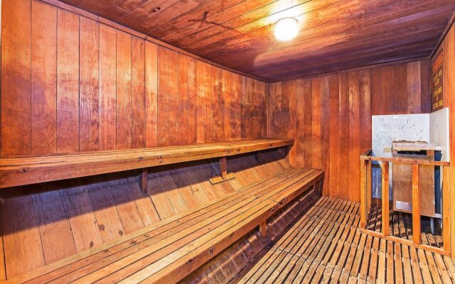 St. Anton Getaway - Shared Bbq, Pool & Hot Tub