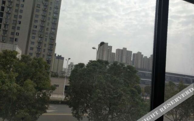 Changee Hotel MINI (Shanghai Zhoupu Fanrong Road Subway Station)