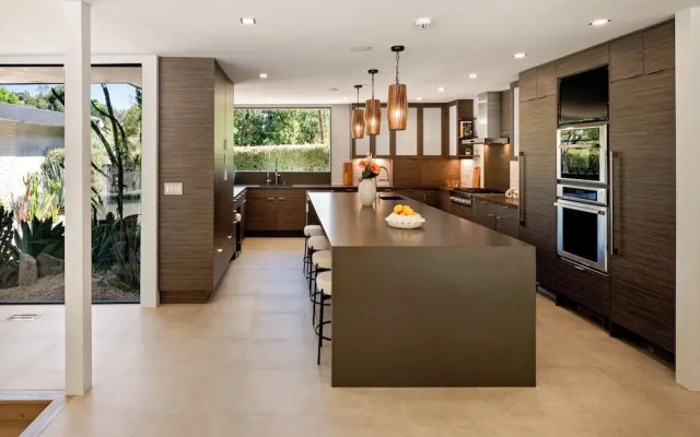 Valea Estate - Secluded Beverly Hills Retreat 1-acre Oasis
