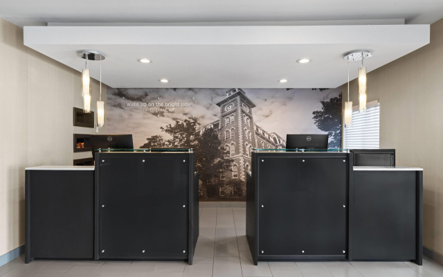 La Quinta Inn & Suites by Wyndham Fayetteville