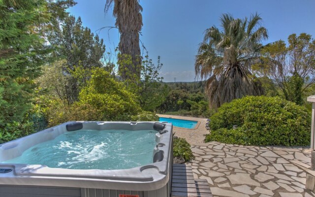 Alluring Villa in Beaufort With Swimming Pool