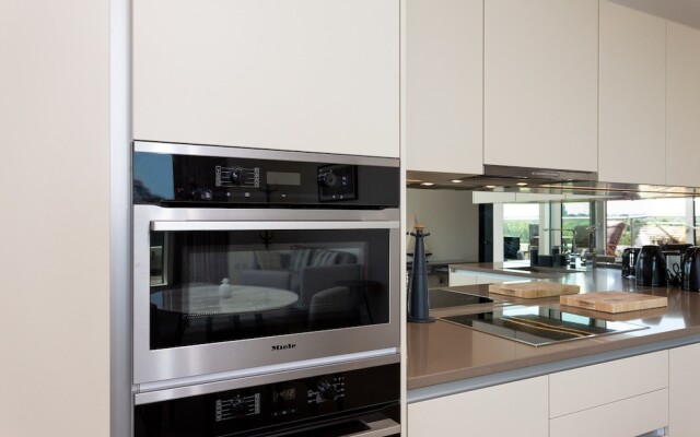 Modern 2 Bedroom Flat With Stunning Views