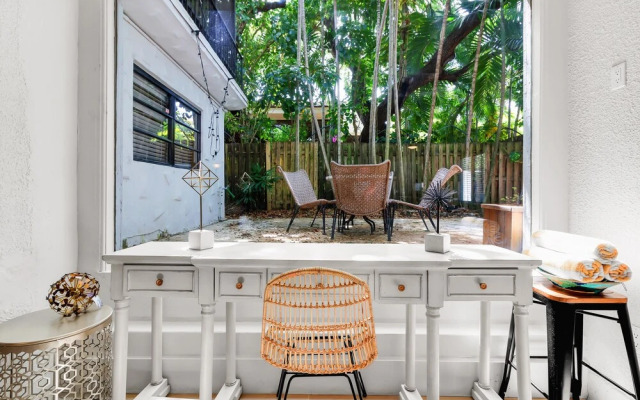 Modern & Fashionable Apartment w/Pool and Garden