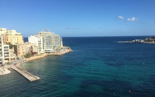 Seafront Penthouse Triplex- Roof Terrace & Hot Tub