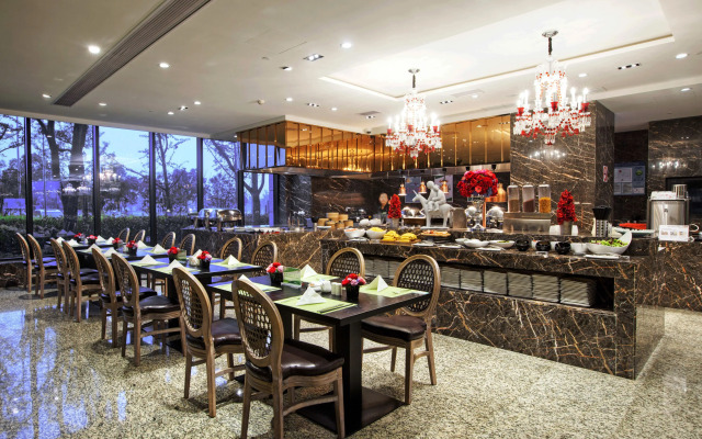 Crowne Plaza Shanghai Jinshan Hotel