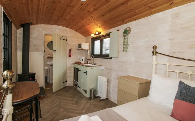 Aston - Shepherd Hut