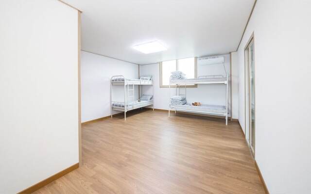 Peter Pan Guesthouse - Hostel