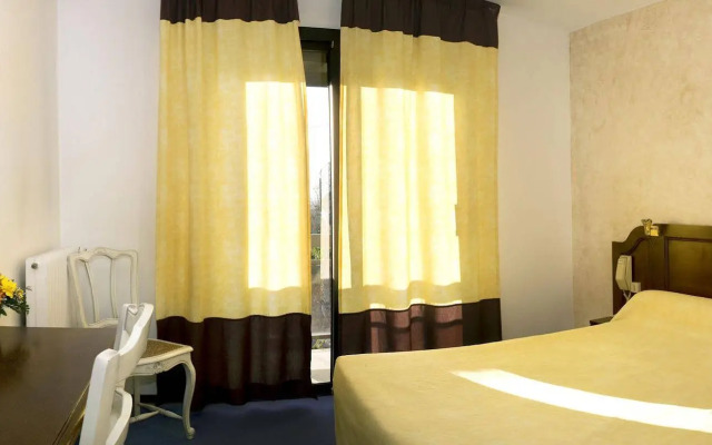 HOTEL Les Peyrières