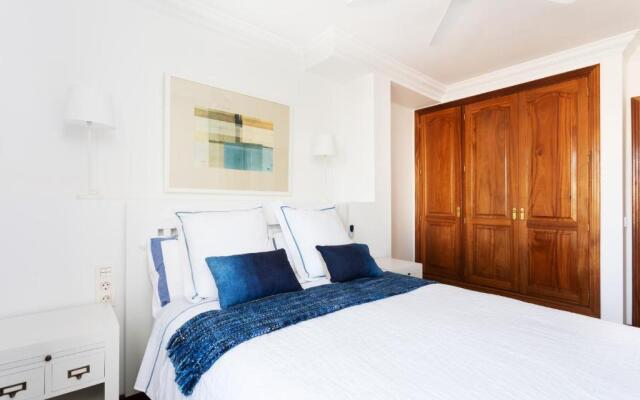 Rooms & Suites Balcony 3D