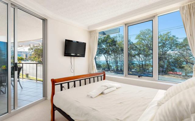 Beach House on Suttons