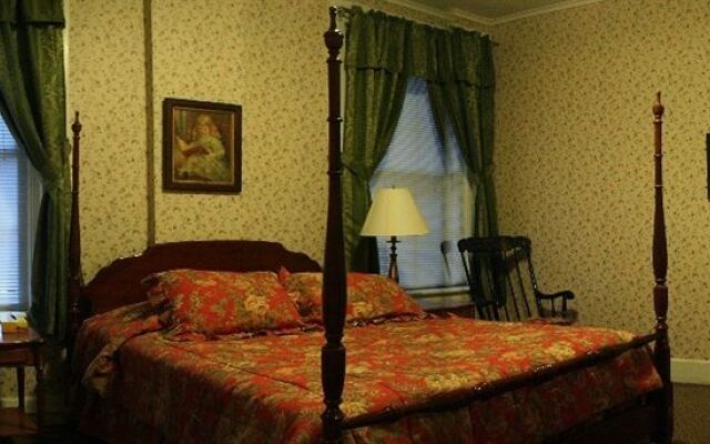 The Yankee Pedlar Inn
