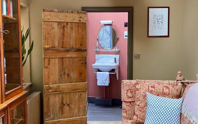Little Hideaway - Central Frome