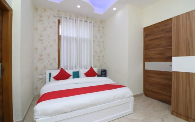 The Grand Palace by OYO Rooms