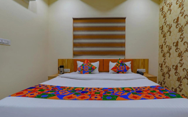 FabHotel Super 3 Premium - 800m from Kashi Vishwanath Temple