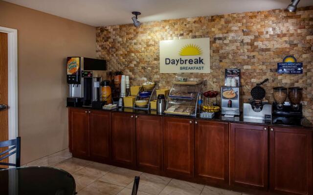 Days Inn by Wyndham Sulphur LA
