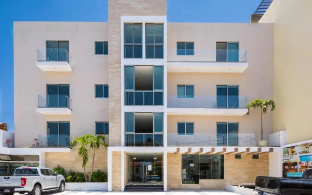 Palmarena Rooms and Residences - Long Stay Comfort with Parking, Sauna, Gym and Pool (Steps from 5th Avenue)
