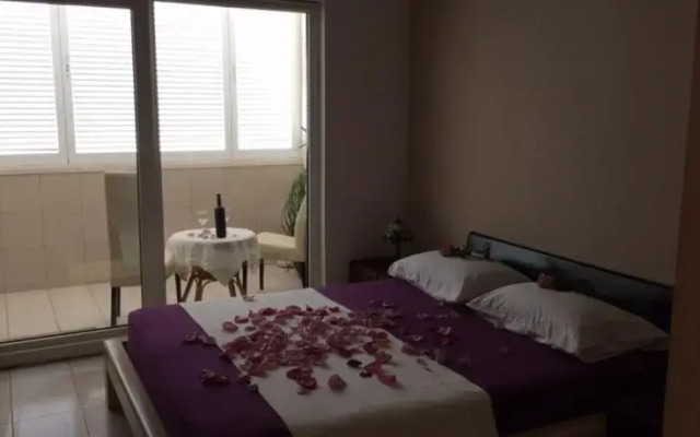 Room Ana's