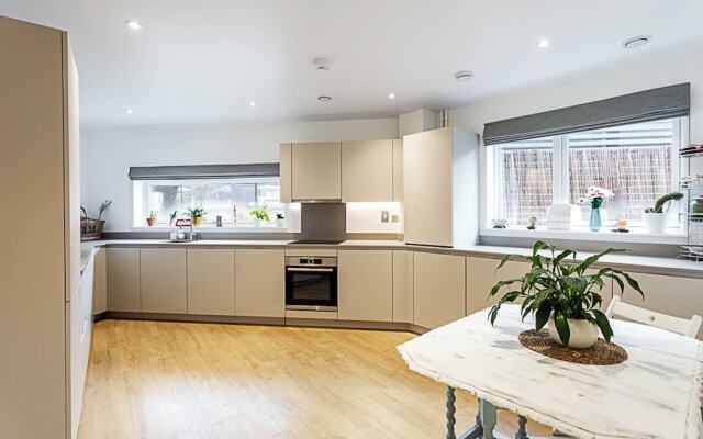 Quiet and Spacious Four Bedroom House
