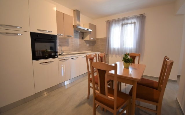 Holiday house Branka - 80 m from beach: Vir, Zadar riviera