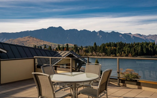 3-Bedroom Penthouse Apartment - The Beacon 1002