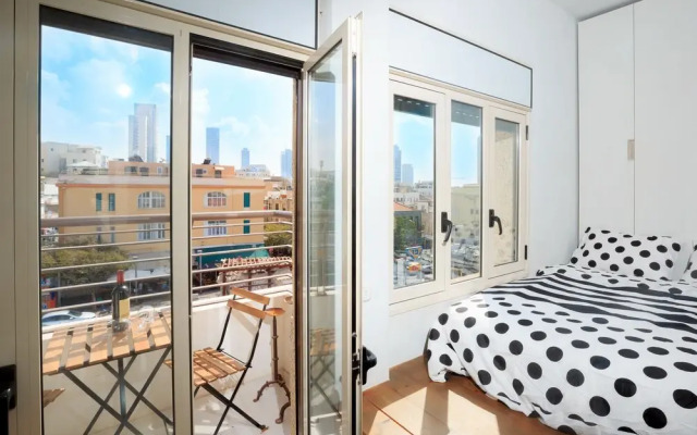 Luxurious Bauhaus Suite Market View