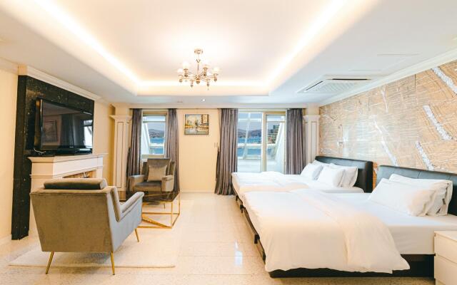 Tongyeong Gallery Hotel