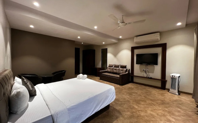 Paramount Riverfront Resort & Spa