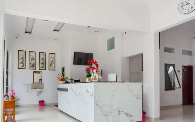 RedDoorz near Jawa Timur Park 3