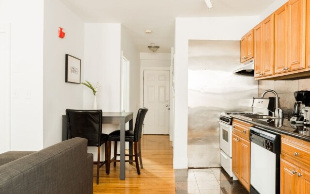 Premier Theater District Suites by Sonder