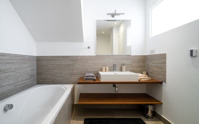 Acadia Beach Villas & Apartments, Slatine