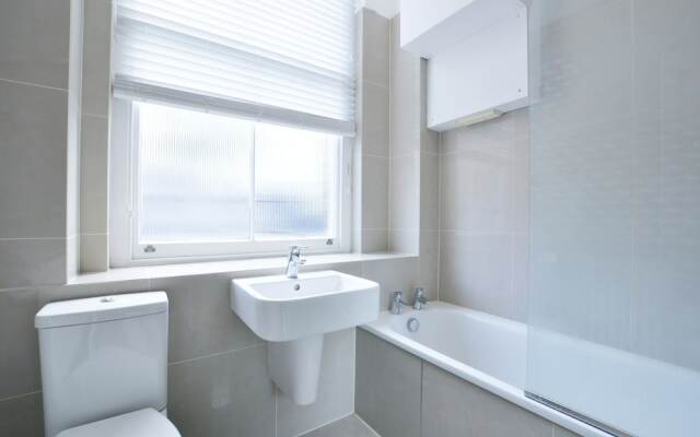 The Knightsbridge Apartment