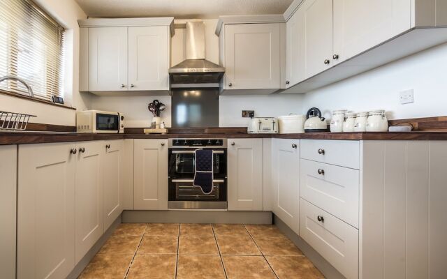 Field View - 3 Bedroom Holiday Home