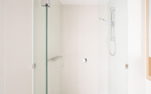 Modern Apartment in Darling Harbour