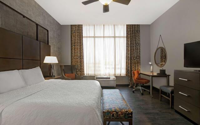 Hampton Inn & Suites Austin @ The University / Capitol