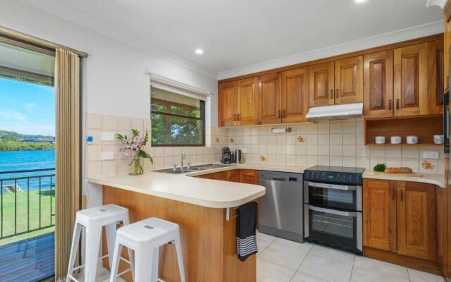 Punt House - riverfront home with ramp access