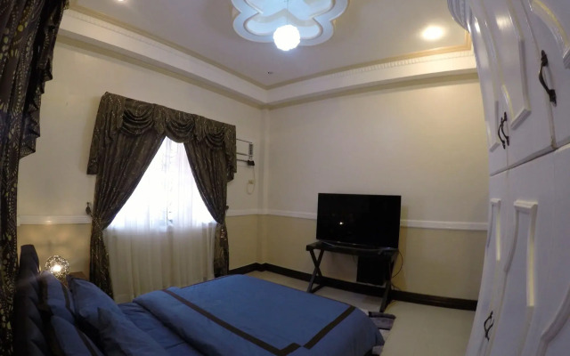 The Executive Villa Inn & Suites